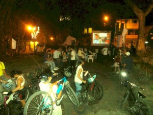 Público de cine al parque. Foto: Colectivo Cine al Parque